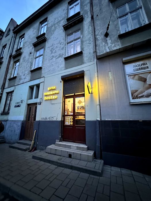 Оренда комерційного приміщення на вул. Київській фасад