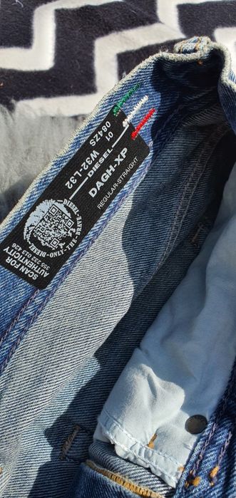 Spodnie jeans jeansowe Diesel oryginalne z dziurami Rozmiar 32