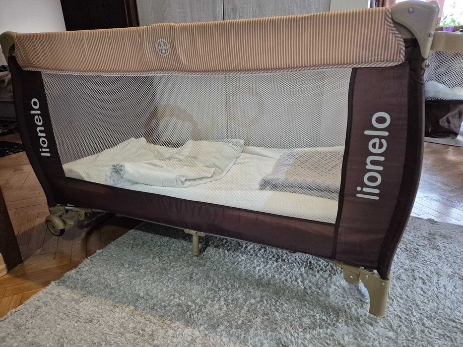 Łóżeczko turystyczne Lionelo wraz z pościelą i kocykiem