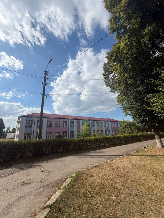 Продам цегляний 2 поверховий  будинок  в  селі  Оженин біля Острога.