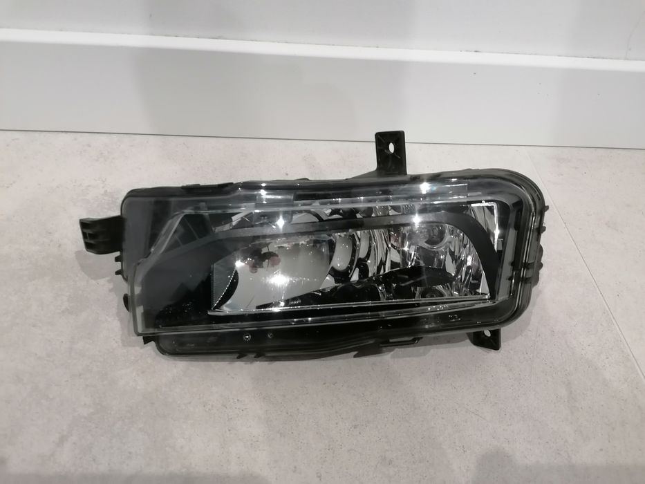 Halogen prawy Przód VW T6 16r Oryginał