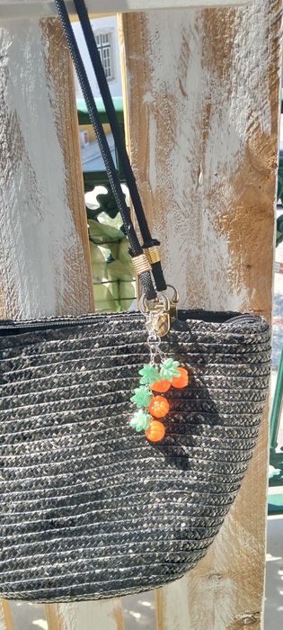 Bag charm artesanal abóborinhas