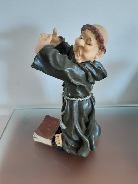 Curiosa Escultura de Frade Franciscano