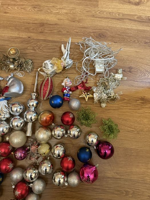 Новорічні іграшки одним лотом