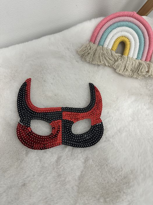 Классная карнавальная маска с блестками чертик, маска на хеллоуин