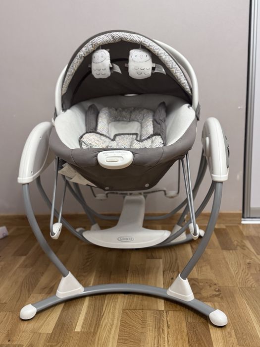 Заколисуючий центр Graco Glider Elite