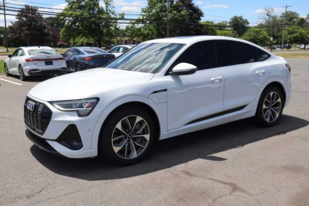 Audi E-Tron      2022