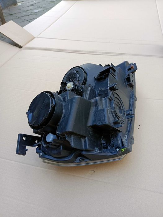 Suzuki Grand Vitara lampa przód lewa