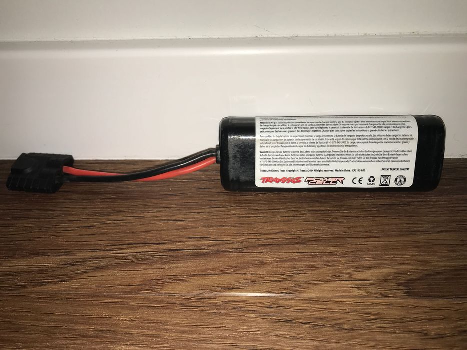 Аккумулятор Traxxas NiMH + Зарядка для NiMH аккумулятора Traxxax 2А