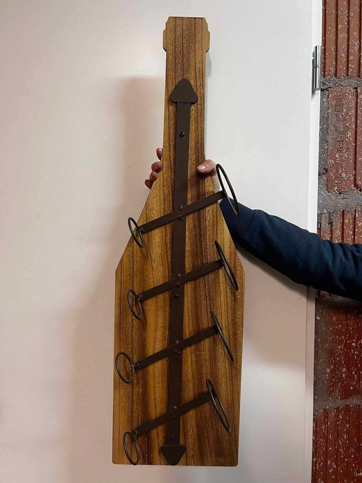 Wieszak na wino, uchwyt na butelki