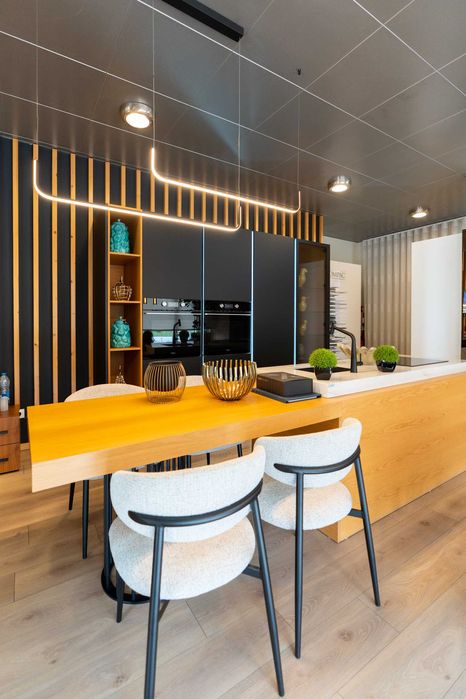 Cozinha de exposição moderna com eletrodomésticos – oportunidade