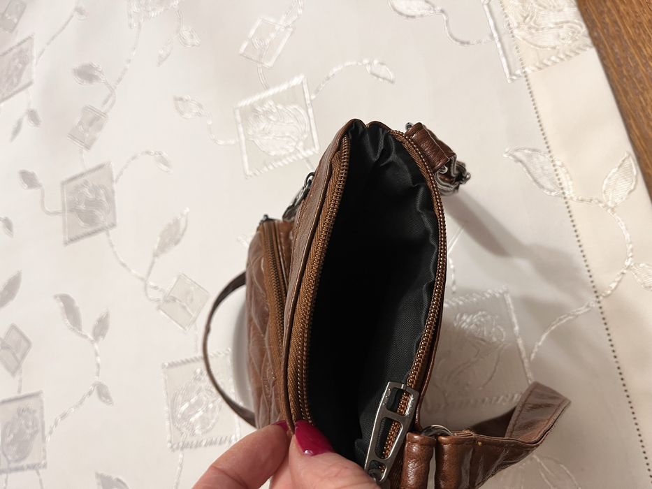 Torebka z wieloma kieszeniami