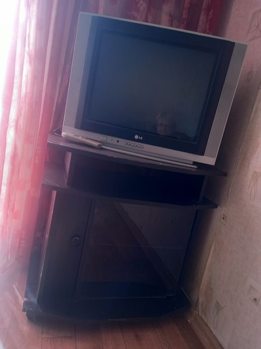 Телевизор  LG, диагональ 52 см