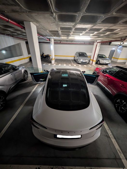 Parqueamento de 17 m2 | Restelo