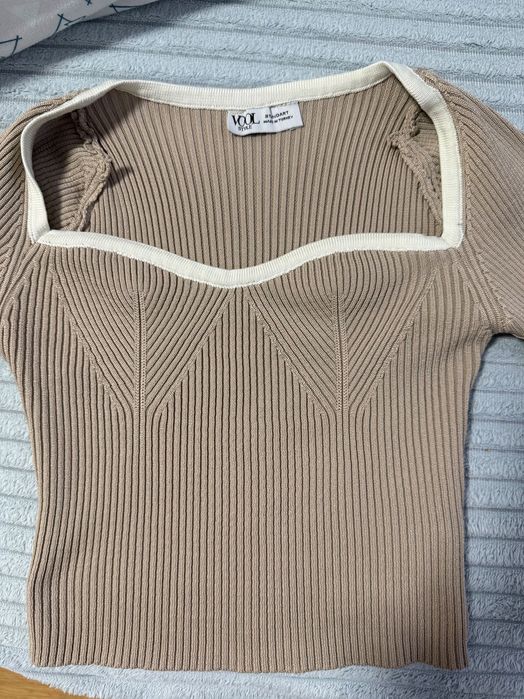 Жіноча кофтинка з пишними рукавами