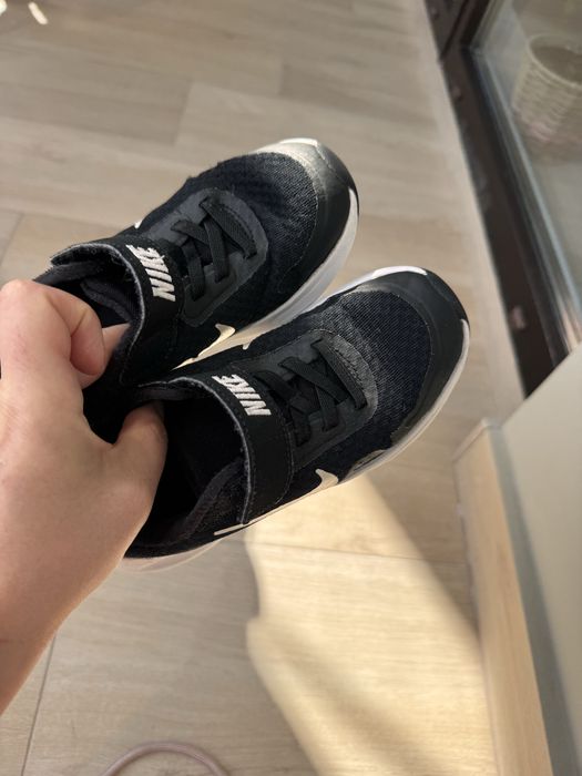Кросівки nike revolution