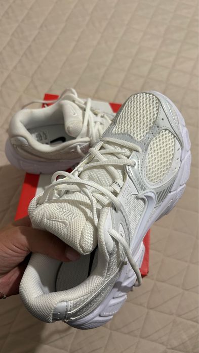 Sapatilhas Nike V5 RNR Brancas