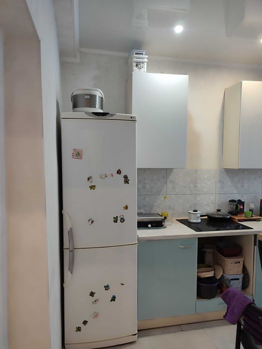 Продам трёхкомнатную квартиру с автономным отоплением .