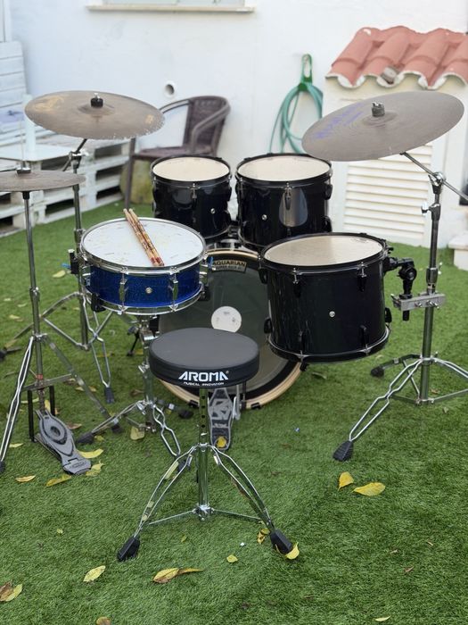 Bateria Acústica Pearl Export EX completa e novinha.