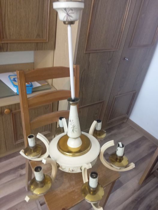 Stary żyrandol uzywany