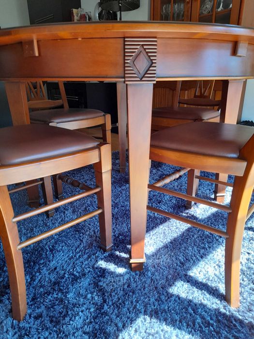 Mesa + 6 cadeiras em cerejeira