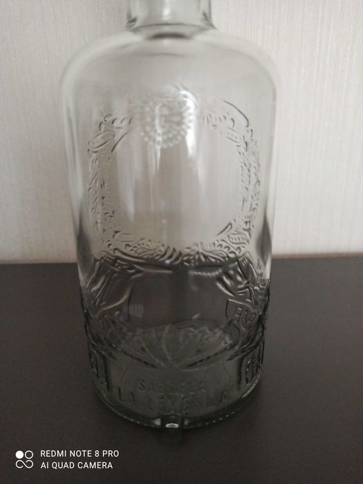 Butelka, karafka z naturalnym korkiem