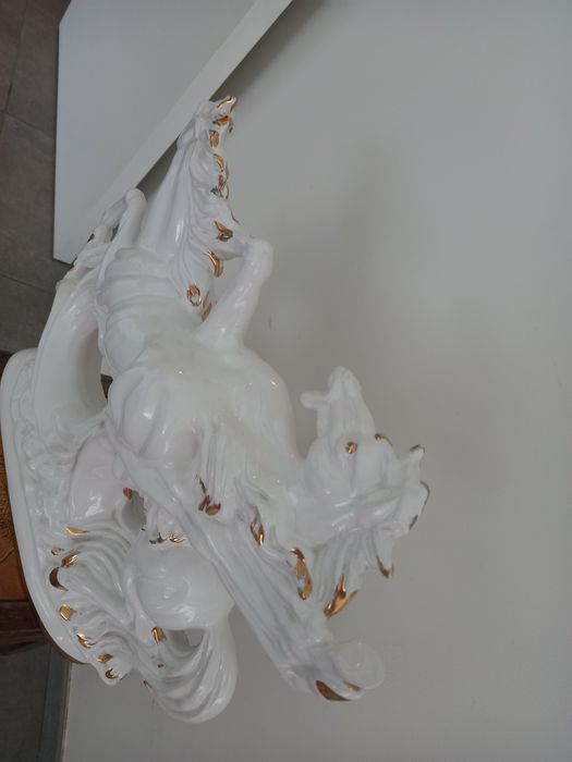 Figurka Porcelanowe Mustangi