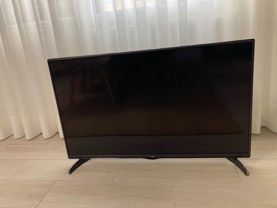 Televisão à venda – Com avaria na imagem (para peças ou reparar)