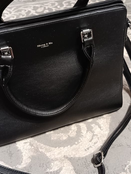 Чорна сумка жіноча