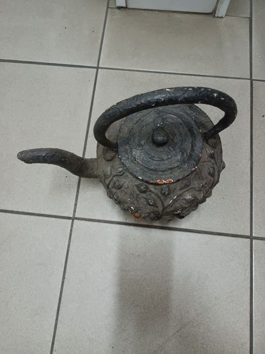 chaleira vintage em ferro