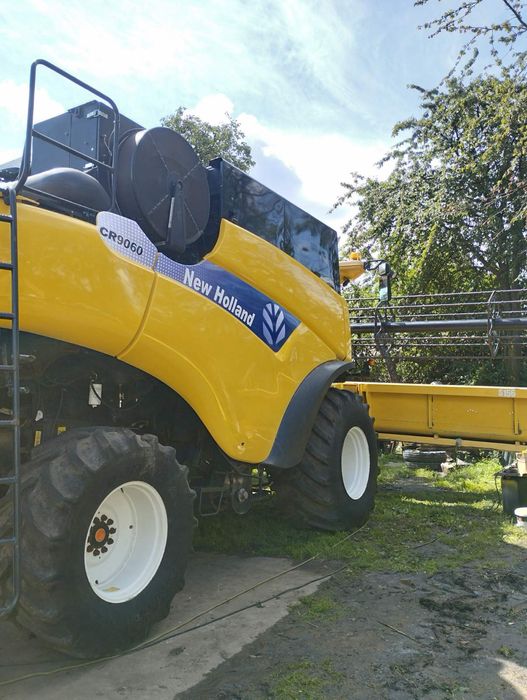 Продам комбайн NEW HOLLAND CR9060 20007р.в гарному робочому стані