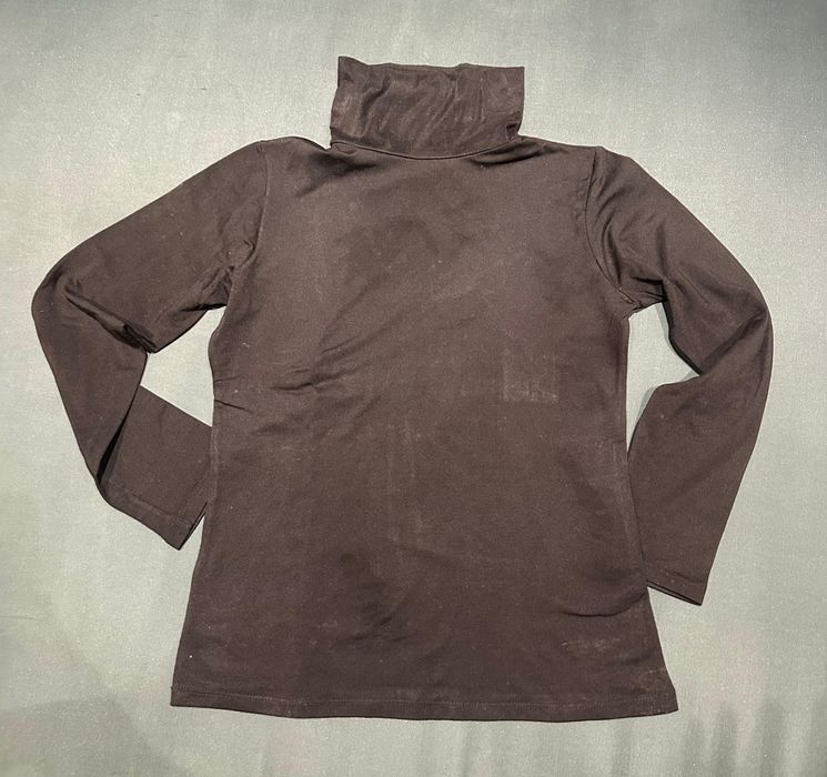 Camisola de gola alta preta básica