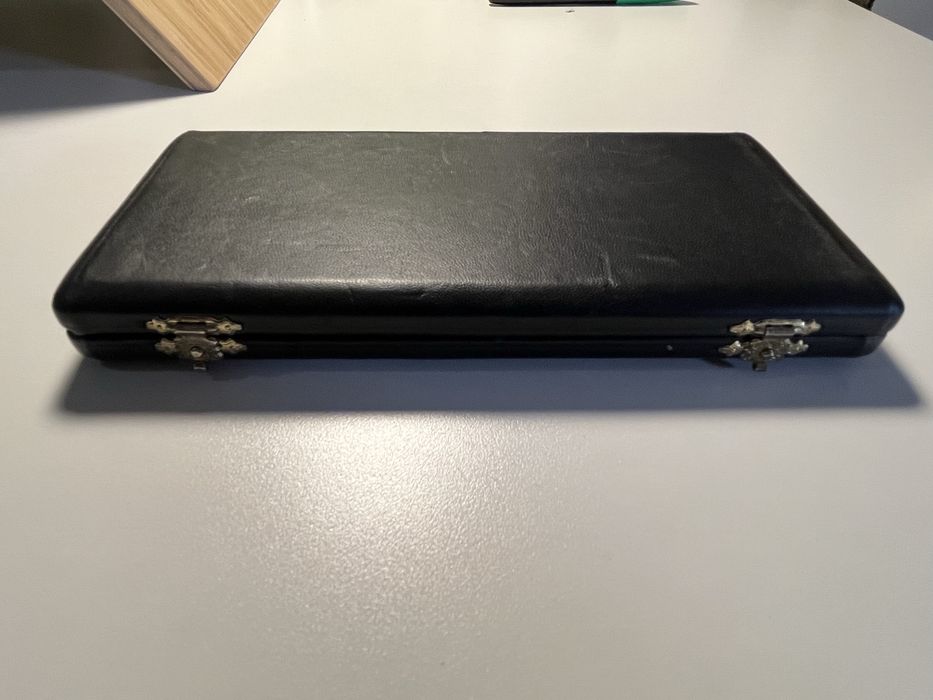 Sprzedam skórzane etui na stroiki