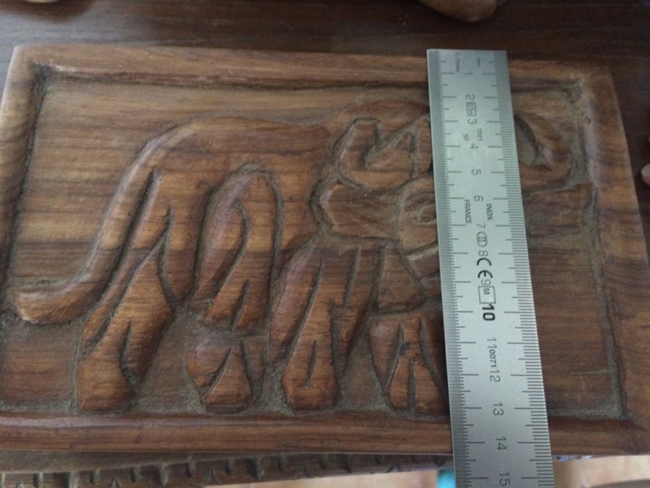 Animais e guarda joias de madeira trabalhada. Artigos unicos