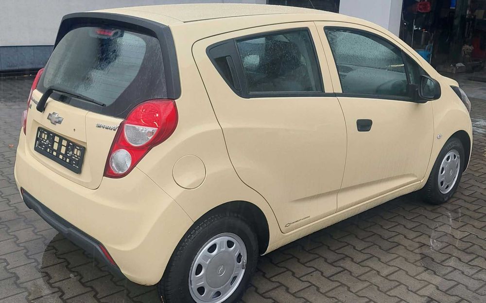 Bardzo zadbany Spark !