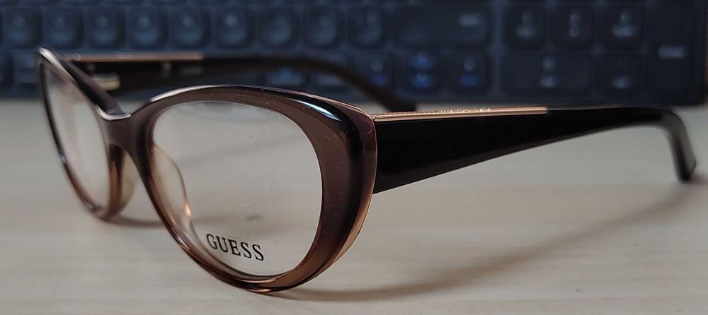 Oprawki Guess - nowe + futerał
