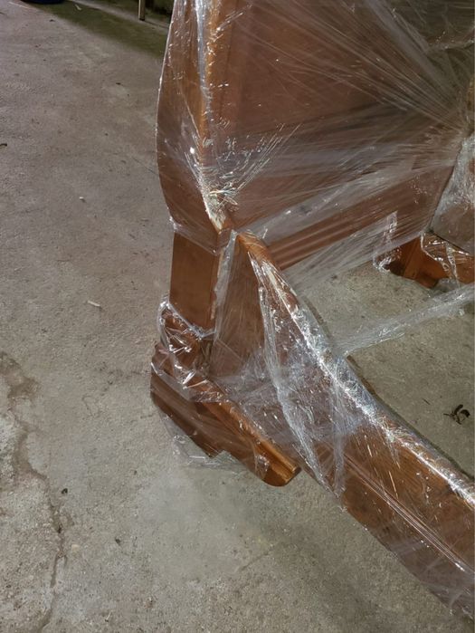 Cama de solteiro em madeira