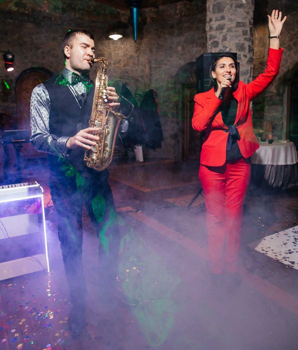 Музиканти,тамада,діджей,ведуча+жива музика на весілля