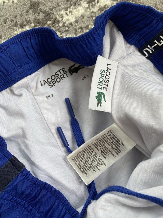 Нейлонові штани синього кольору на лампасах Lacoste М розмір