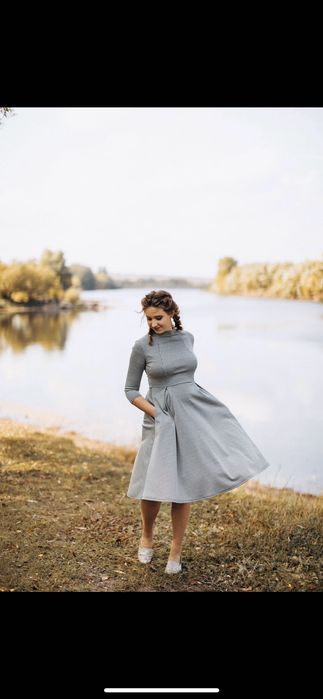 Сукня жіноча довжина міді