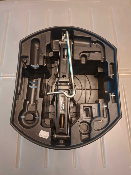 Lewarek samochodowy Peugeot 207 używany