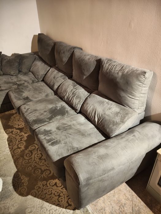 Sofa com algumas marcas de uso