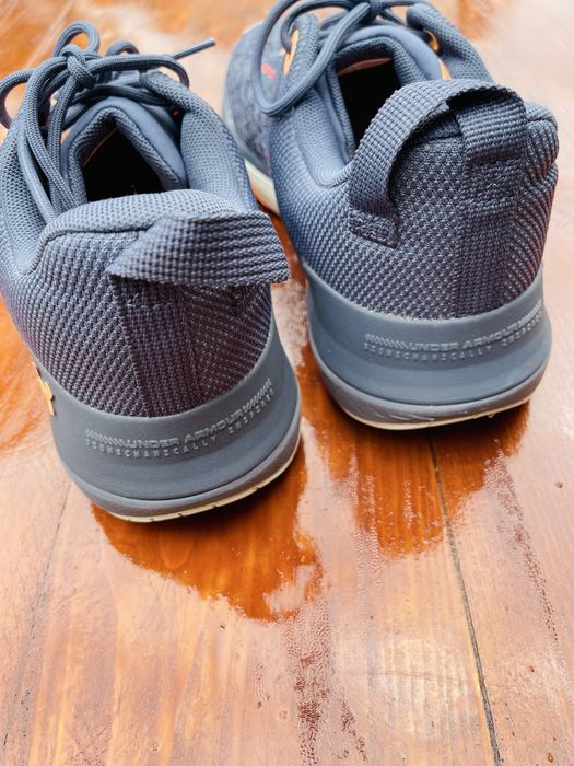Чоловічі кросівки Under Armour TriBase Reign 5