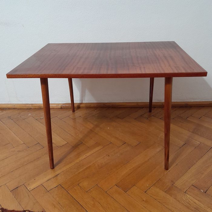 Rozkładany stary stół z zakładaną szybą. PRL