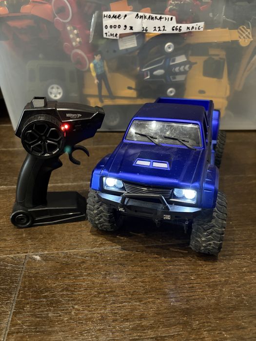 Авто Rock Crawler на радіоуправлінні