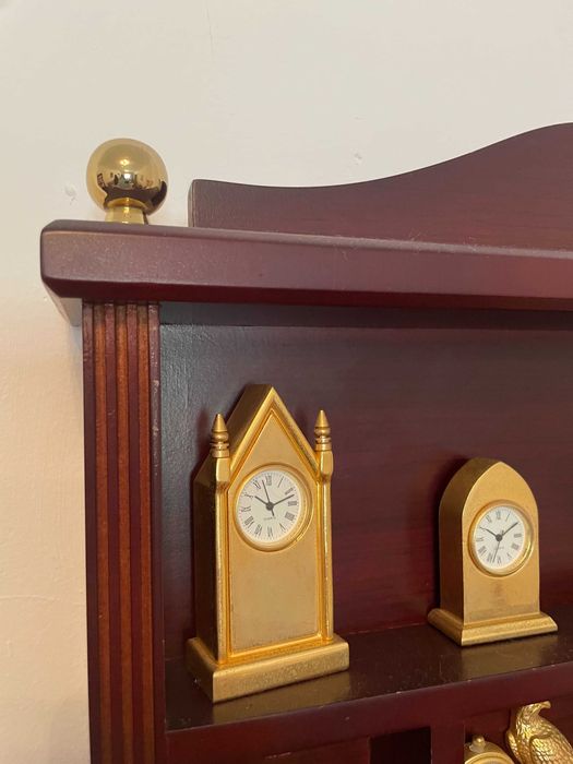 Colecção Completa de Miniaturas de Relógios com Vitrine em Madeira