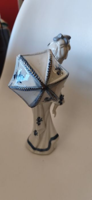 Estatueta dama antiga porcelana  30 cm