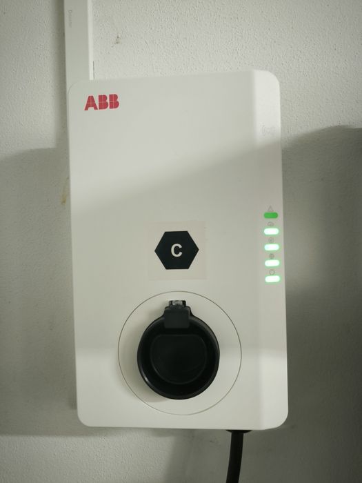 ABB Wallbox. Carregador de carros elétricos trifásico 11kW