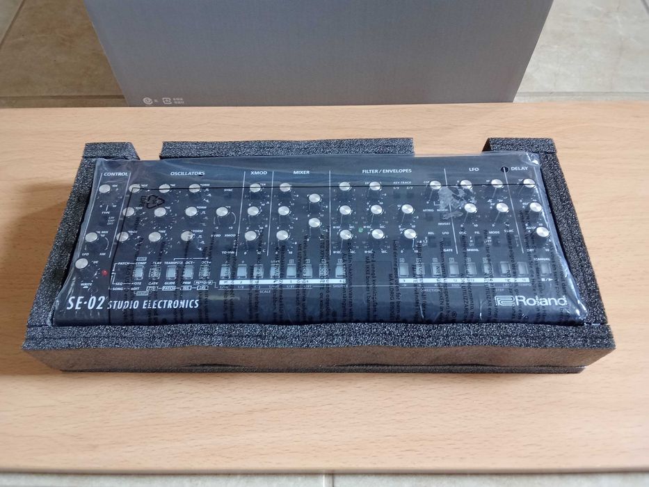 Sintetizador Roland SE-02 (Novo)