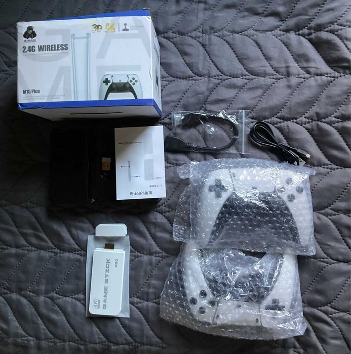 Приставка игровая консоль с джойстиками и ретро играми game stick pro